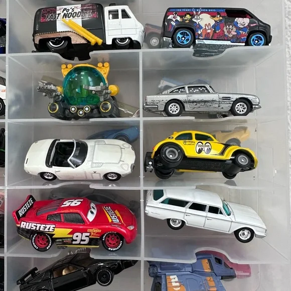 36 Assorted Die-Cast Toy Cars - Picture 5 of 9